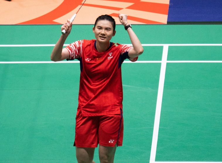 并且带着 并且带着